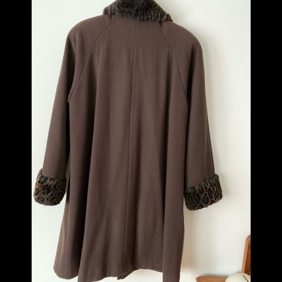 Brown 100% wool coat faux fur collar and cuffs,excellent condition,made in USA,L - Picture 9 of 9